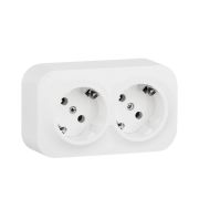 Розетка 2-местная для открытой установки с заземлением без защитных шторок с предварительным подключением 16А белый QUTEO