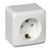 ЭТЮД Розетка наружная с заземлением со шторками белая